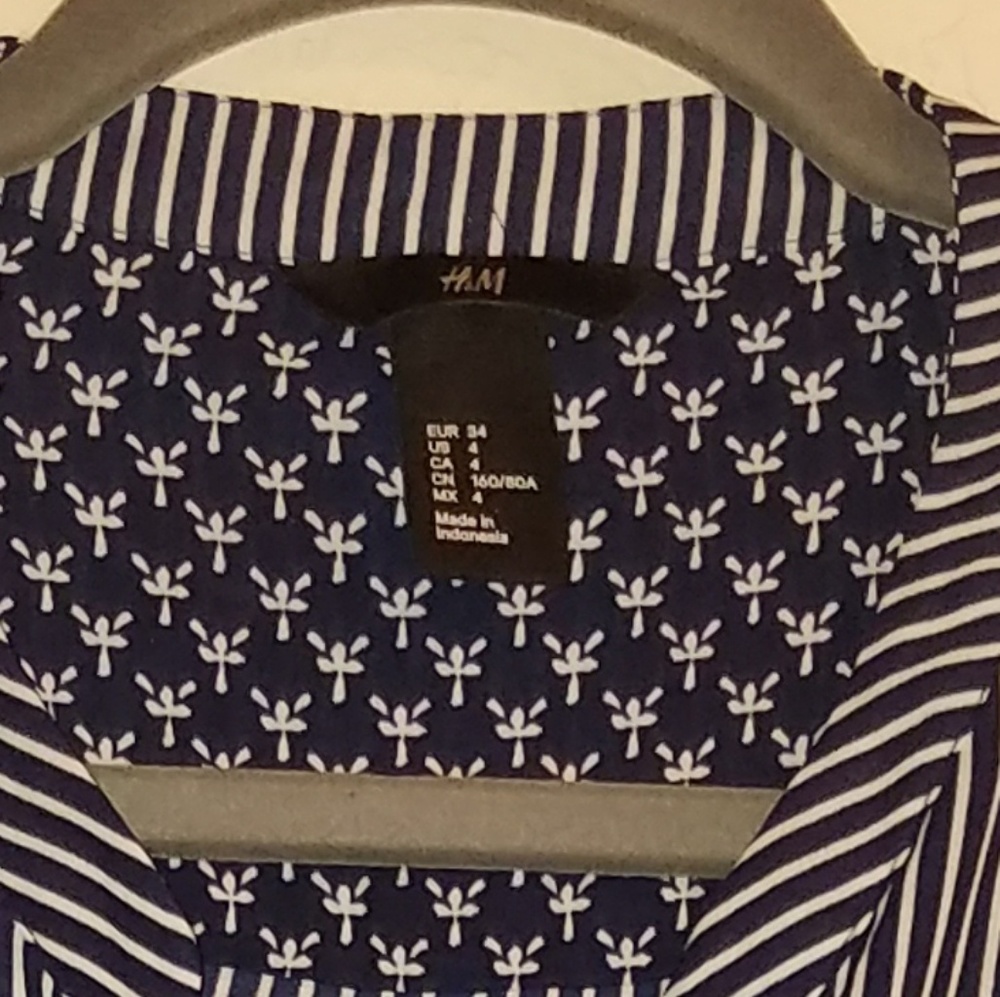 H&M Blouse - Picture 6 of 6